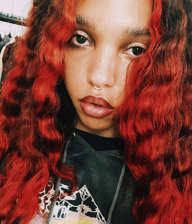 ������� � ����� � ���������� ���� ����� FKA Twigs